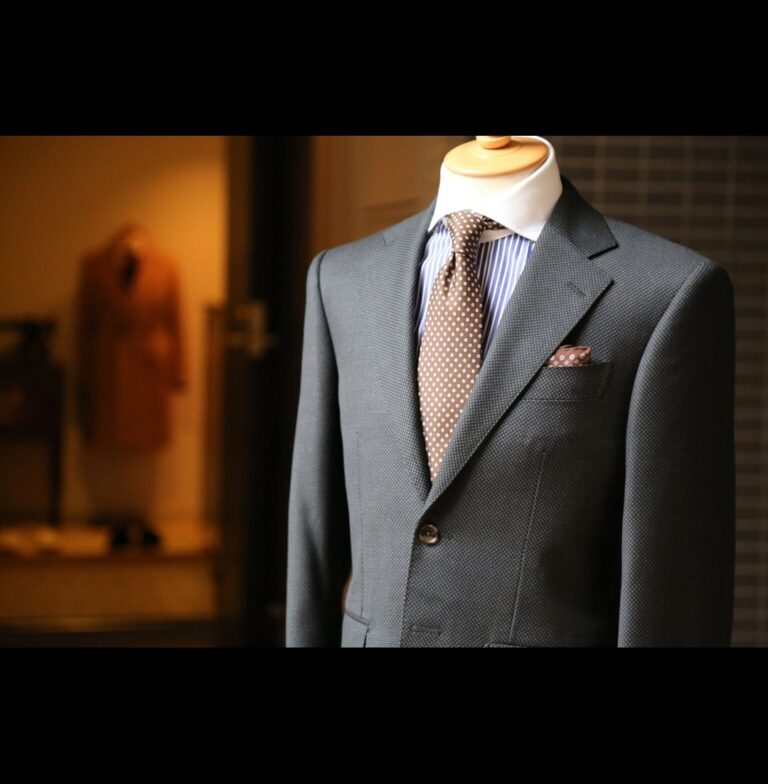 Tailor Near Bang Niang Beach: Custom Suits, Shirts & Dresses for Tourists